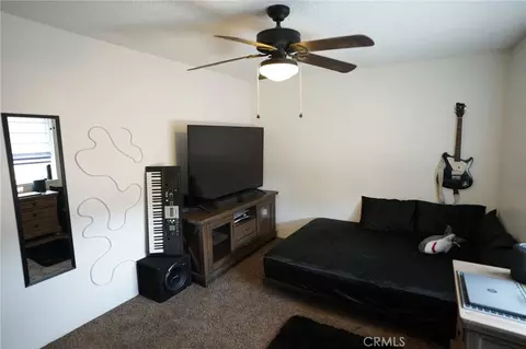 Bedroom - 11385 Shahaptain Rd, Hesperia, CA 92345 photo 5 of 6