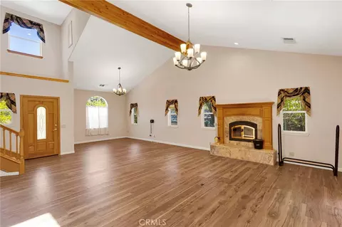 Living - 26644 Timberline, Wrightwood, CA 92397 photo 2 of 10