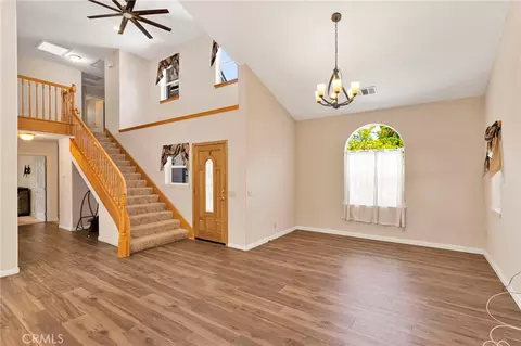 Living - 26644 Timberline, Wrightwood, CA 92397 photo 4 of 10