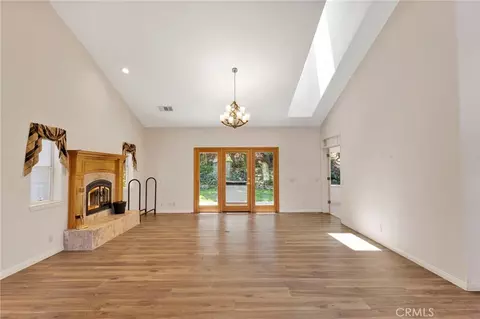 Living - 26644 Timberline, Wrightwood, CA 92397 photo 6 of 10