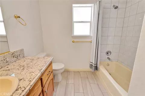 Bath - 26644 Timberline, Wrightwood, CA 92397 photo 2 of 8