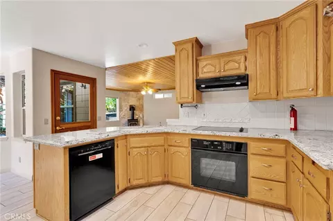Kitchen - 26644 Timberline, Wrightwood, CA 92397 photo 3 of 4