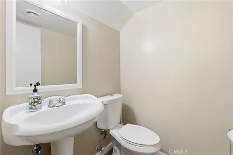 Bath - 1012 Peg St, Ridgecrest, CA 93555 photo 1 of 3