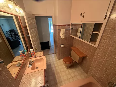 Bath - 637 S Buena Vis, Redlands, CA 92373 photo 2 of 2