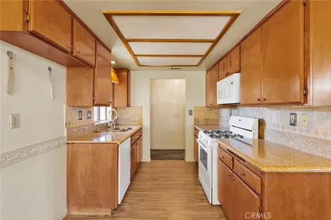 7824 Columbine, Oak Hills, CA 92344 photo 9