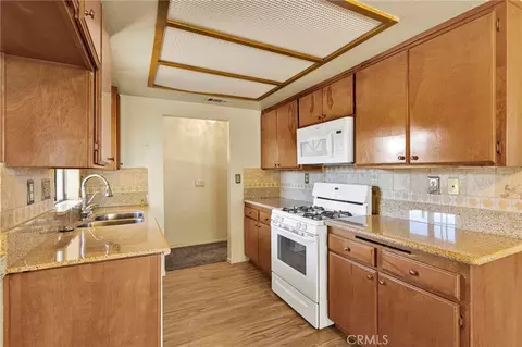 Kitchen - 7824 Columbine, Hesperia, CA 92344 photo 3 of 4