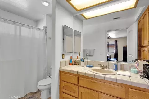 Bath - 7313 Newhall Ave, Hesperia, CA 92345 photo 1 of 2