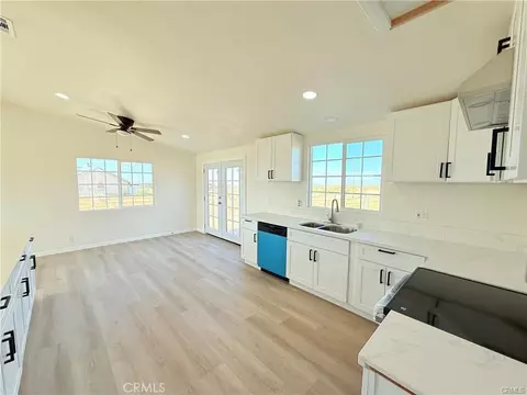 11975 Barbet, Phelan, CA 92371 photo 9