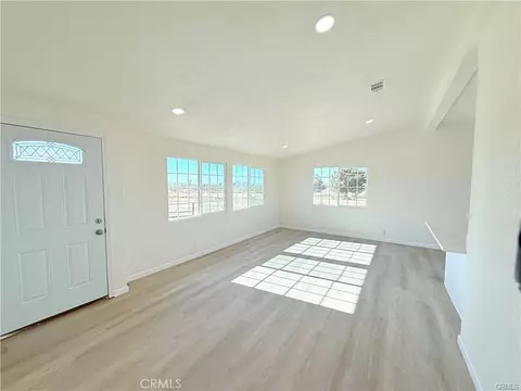 11975 Barbet, Phelan, CA 92371 photo 4