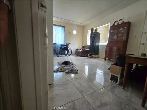 Living - 9100 11th, Hesperia, CA 92345 photo 3 of 4