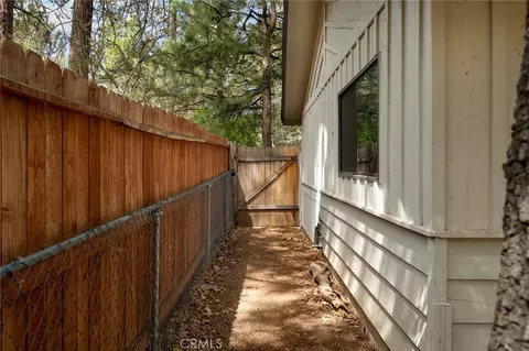 Exterior - 397 Wabash Ln, Sugarloaf, CA 92386 photo 6 of 9