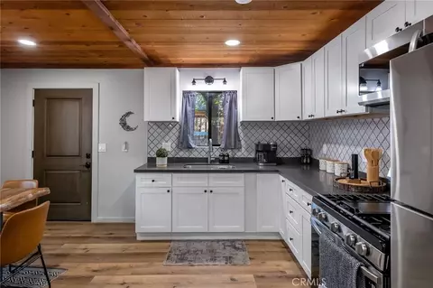Kitchen - 397 Wabash Ln, Sugarloaf, CA 92386 photo 1 of 3