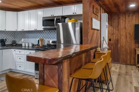 Kitchen - 397 Wabash Ln, Sugarloaf, CA 92386 photo 3 of 3