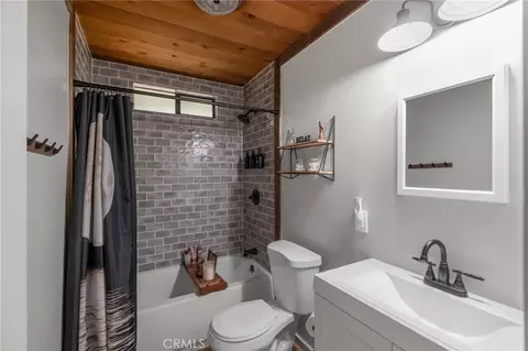 Bath - 397 Wabash Ln, Sugarloaf, CA 92386 photo 1 of 2
