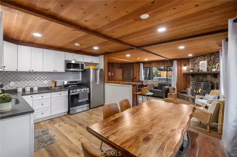Kitchen - 397 Wabash Ln, Sugarloaf, CA 92386 photo 2 of 3