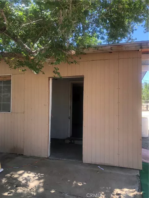 32726 Agate Rd, Lucerne Valley, CA 92356 photo 3