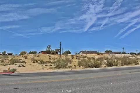 11 Village Dr, Victorville, CA 92395