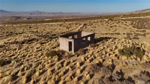 753 Near Crystal Creek Rd, Lucerne Valley, CA 92356
