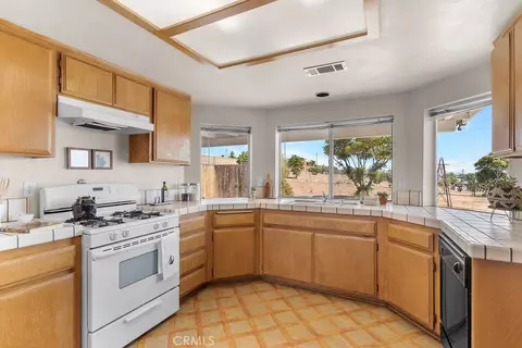 Kitchen - 18644 Seaforth St, Hesperia, CA 92345 photo 3 of 7