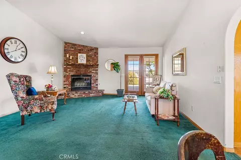 Living - 18644 Seaforth St, Hesperia, CA 92345 photo 2 of 3
