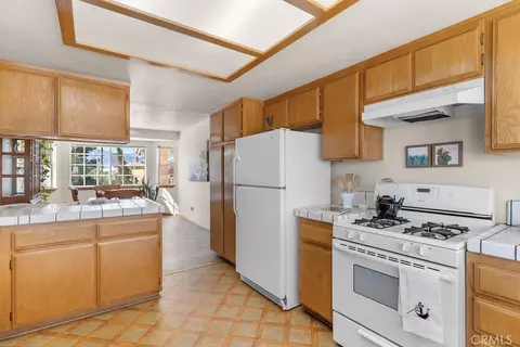 Kitchen - 18644 Seaforth St, Hesperia, CA 92345 photo 6 of 7