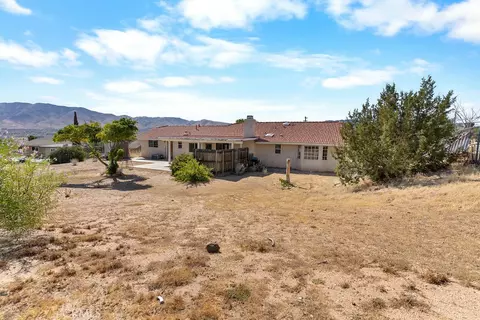 Exterior - 18644 Seaforth St, Hesperia, CA 92345 photo 12 of 13