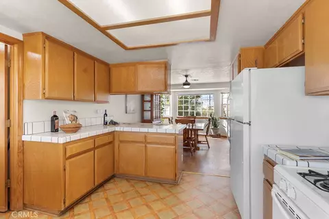 Kitchen - 18644 Seaforth St, Hesperia, CA 92345 photo 5 of 7