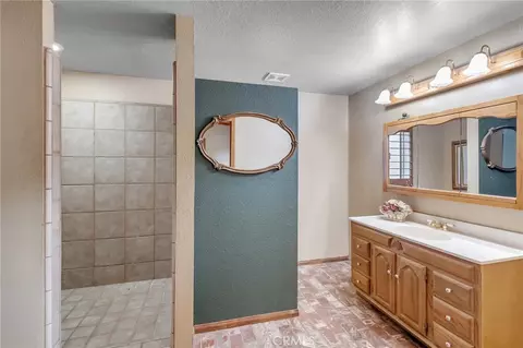 Bath - 3230 Silver Rdg, Pinon Hills, CA 92372 photo 2 of 3