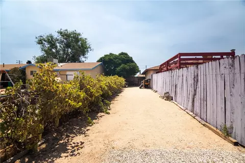 Exterior - 8197 Sherborn Ave, Hesperia, CA 92345 photo 8 of 11