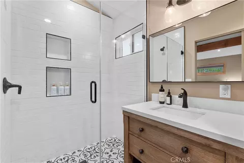 Bath - 5888 Willow, Wrightwood, CA 92397 photo 1 of 4