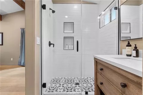 Bath - 5888 Willow, Wrightwood, CA 92397 photo 2 of 4