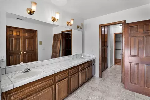 Bath - 14942 Riverside Dr, Apple Valley, CA 92307 photo 7 of 7
