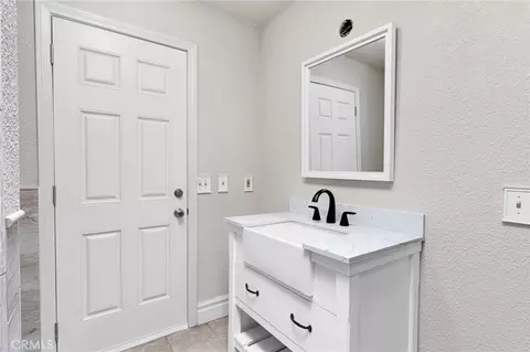 Bath - 14942 Riverside Dr, Apple Valley, CA 92307 photo 4 of 7