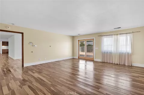 Living - 14942 Riverside Dr, Apple Valley, CA 92307 photo 14 of 15