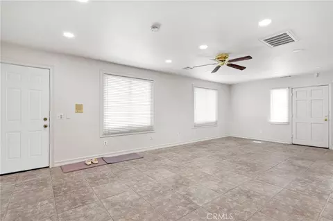 Living - 14942 Riverside Dr, Apple Valley, CA 92307 photo 11 of 15