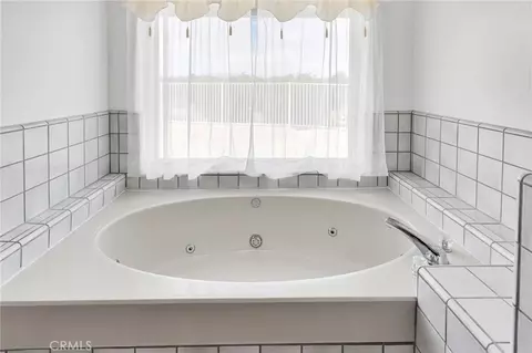 Bath - 14942 Riverside Dr, Apple Valley, CA 92307 photo 6 of 7