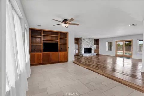 Living - 14942 Riverside Dr, Apple Valley, CA 92307 photo 3 of 15