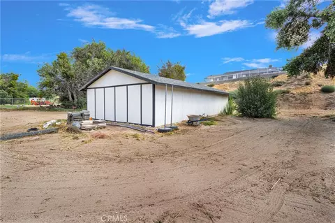 Exterior - 14942 Riverside Dr, Apple Valley, CA 92307 photo 10 of 11