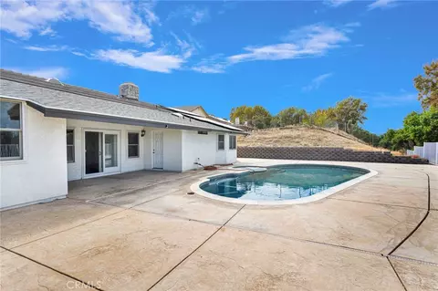 Exterior - 14942 Riverside Dr, Apple Valley, CA 92307 photo 6 of 11