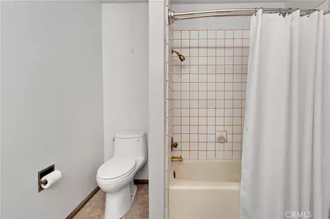 Bath - 14942 Riverside Dr, Apple Valley, CA 92307 photo 2 of 7