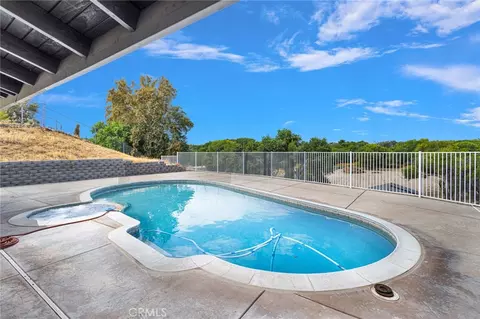 Exterior - 14942 Riverside Dr, Apple Valley, CA 92307 photo 4 of 11