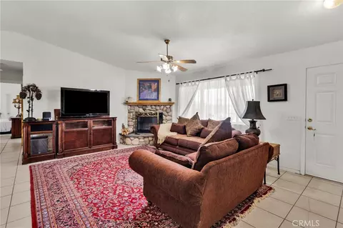Living - 23520 Pala, Apple Valley, CA 92307 photo 2 of 4