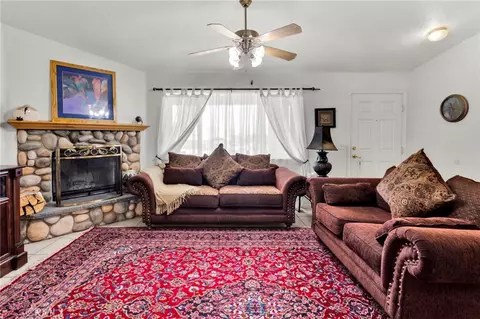 Living - 23520 Pala, Apple Valley, CA 92307 photo 3 of 4