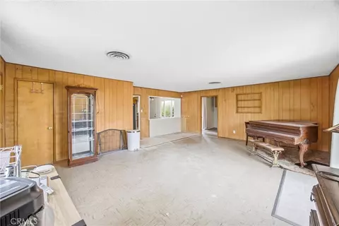 Living - 36702 Bel Air, Barstow, CA 92311 photo 4 of 5