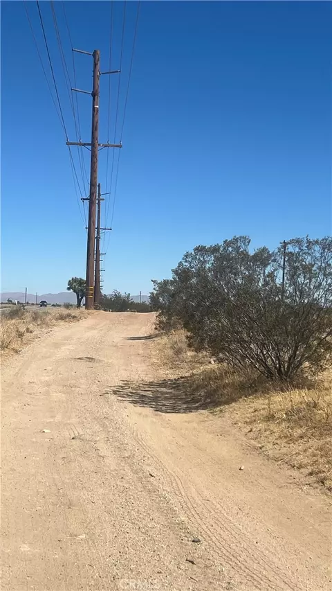 0 Ca-18, Phelan, CA 92371