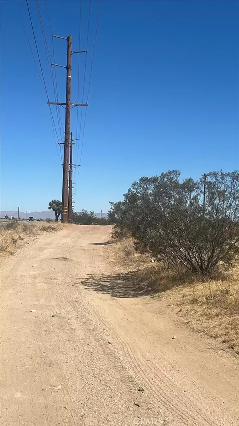0 Ca-18, Phelan, CA 92371
