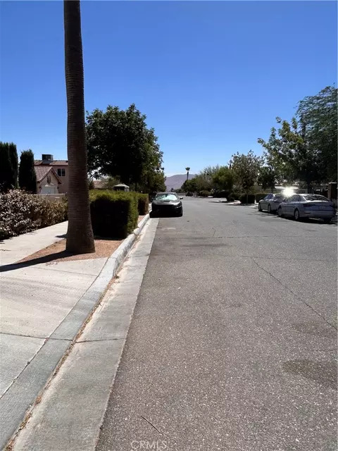 16458 Spruce, Hesperia, CA 92345 photo 2