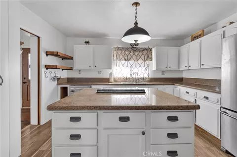 Kitchen - 24716 Mcroberts, Apple Valley, CA 92307 photo 4 of 4