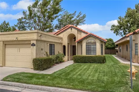 19064 Elm Dr, Apple Valley, CA 92308