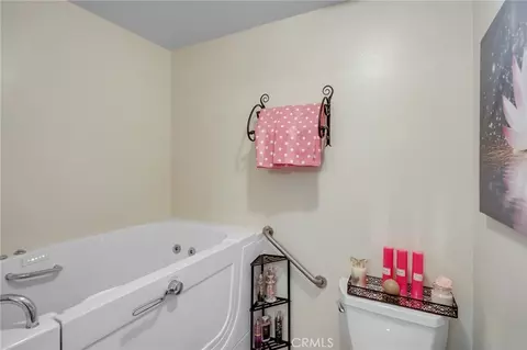 Bath - 19064 Elm Dr, Apple Valley, CA 92308 photo 1 of 1
